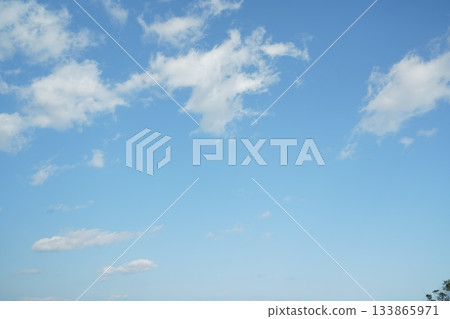 刷新的藍天和雲彩 133865971