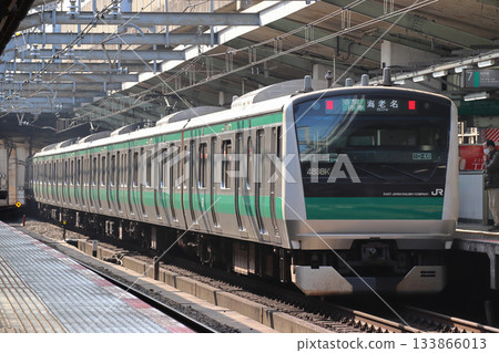 埼京線E233列車（直達蒼鐵線，開往海老名方向）停靠赤羽站 133866013