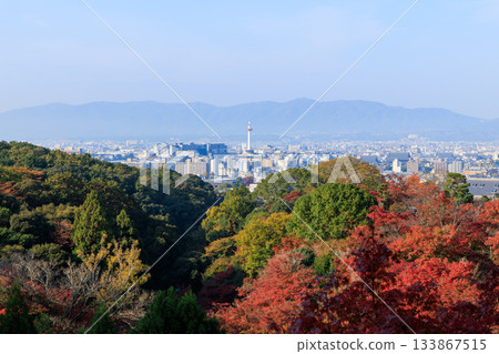 京都秋葉與城市景觀,京都站附近 京都秋葉與城市景觀,京都站附近 133867515