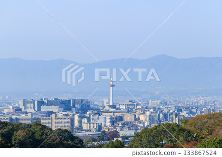 京都秋葉與城市景觀,京都站附近 京都秋葉與城市景觀,京都站附近 133867524