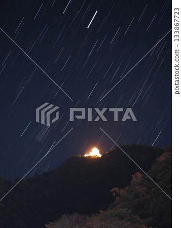 金佳山秋葉與星空照片 金佳山秋葉與星空照片 133867723