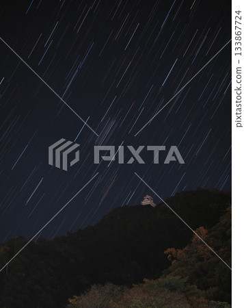 Autumn leaves of Mt. Kinka and starry sky 133867724