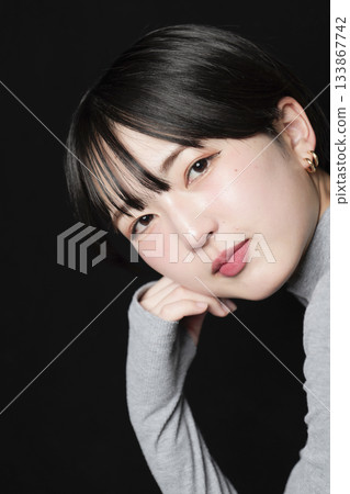Beautiful woman's gaze on black background Beautiful woman's gaze on black background 133867742