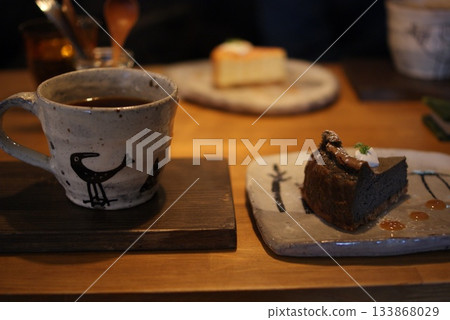 Enjoy tea time with delicious black sesame cake and a cafe-style hand-painted mug 133868029