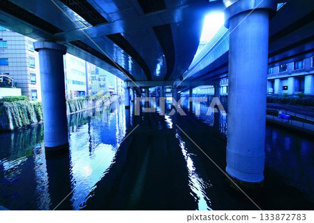 The future of regaining the sky has been decided... View of the Nihonbashi River from Nihonbashi The future of regaining the sky has been decided... View of the Nihonbashi River from Nihonbashi 133872783