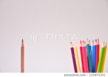 商業鉛筆色鉛筆畫，描繪了一個被排斥的人 133873101