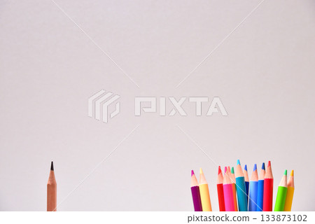 商業鉛筆色鉛筆畫，描繪了一個被排斥的人 133873102