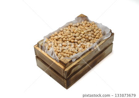 chickpeas in a small wooden crate, isolated on white background. 133873679
