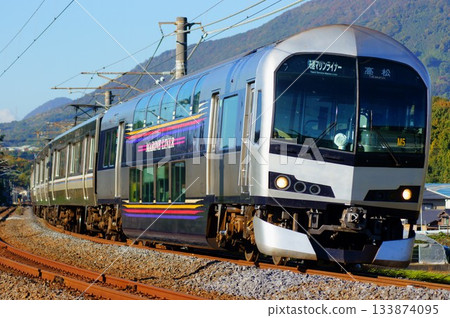 快速海運班輪列車的前端設有一節前視車廂。 快速海運班輪列車的前端設有一節前視車廂。 133874095