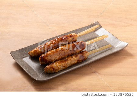 牛舌肉丸串（配醬汁） 133876525