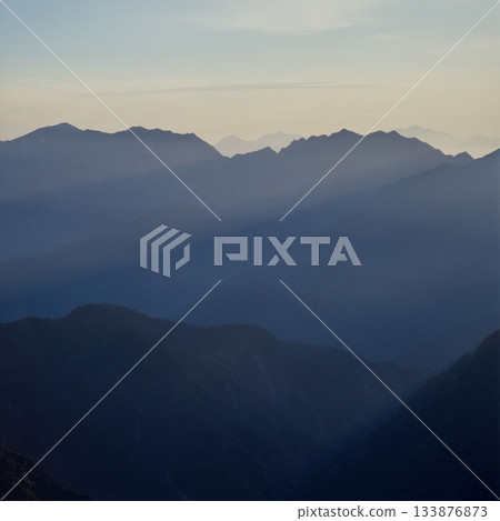 早上北阿爾卑斯山 早上北阿爾卑斯山 133876873