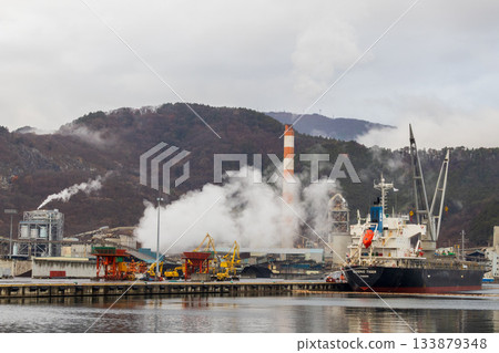 雨後的水泥廠景色 雨後的水泥廠景色 133879348