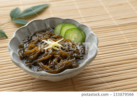 Mozuku seaweed, vinegared mozuku seaweed Mozuku seaweed, vinegared mozuku seaweed 133879566