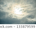 陽光透過雲層的縫隙 133879599