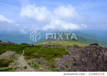 峰頂的羽池山礦 133881518