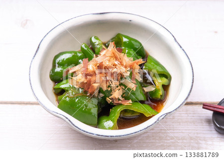 麵條湯裡的醃青椒 133881789