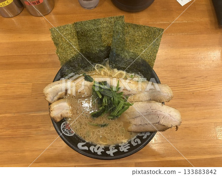 Yokohama Iekei Ramen Tsujitaya Tsuruta Branch: Gobble-up Char Siu Ramen 133883842