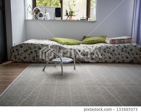 休閒室裡的一張兒童豆豆椅 133885073