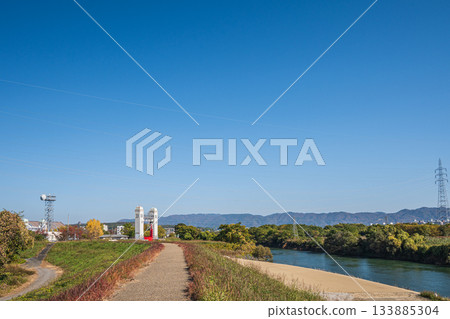 京都市伏見區堤岸眺望,現代工業發展遺產-三津鎖 京都市伏見區堤岸眺望,現代工業發展遺產-三津鎖 133885304