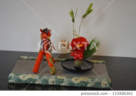 The year 2026 is the year of the horse, so we decorated it with a handcrafted horse. 133886362