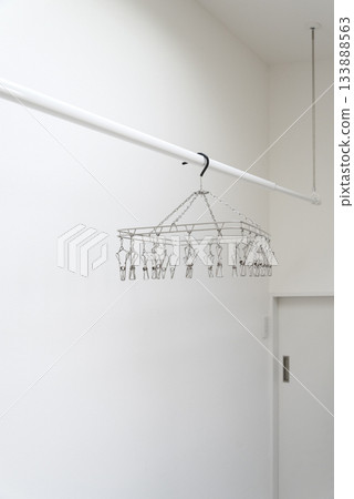 洗衣房有晾衣繩和衣夾。 洗衣房有晾衣繩和衣夾。 133888563