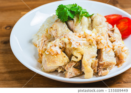 咖哩雞盛於白盤中 133889449
