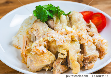 咖哩雞盛於白盤中 133889454