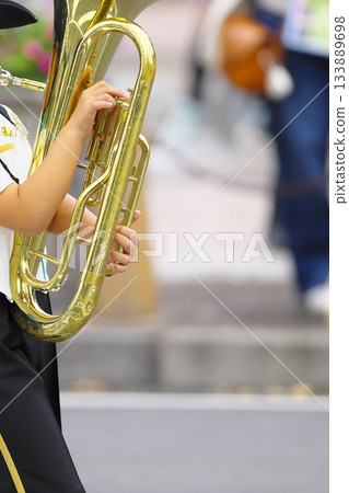 行進樂隊遊行樂器 133889698