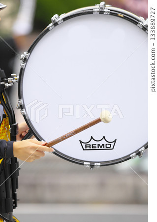 行進樂隊遊行樂器 行進樂隊遊行樂器 133889727