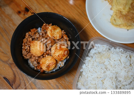 Tofu with minced pork stir-fried in tomato sauce Tofu with minced pork stir-fried in tomato sauce 133889895