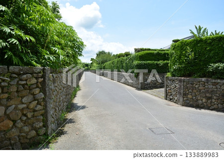 The scenery of the samurai residence street from the Edo period still remains today 133889983