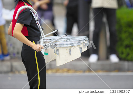 行進樂隊遊行樂器 行進樂隊遊行樂器 133890207