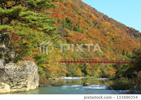 秋天夢想峽谷 秋天夢想峽谷 133890354
