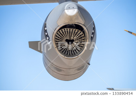 Engine nacelle rear with circular exhaust and radial protection system Engine nacelle rear with circular exhaust and radial protection system 133890454