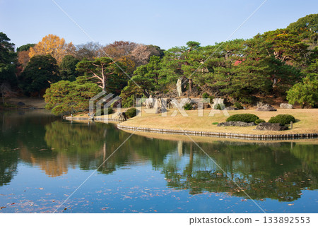 六義園的島嶼風光 133892553