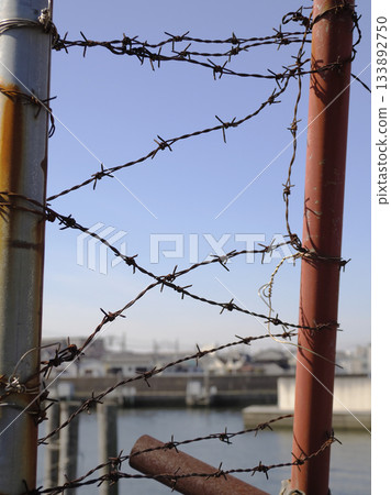 Barbed wire Barbed wire 133892750