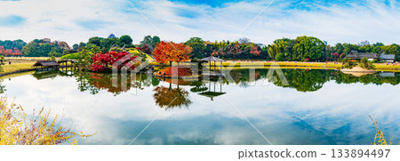 岡山後樂園是日本三大名園之一,也是江戶時代典型的漫步式庭園。 岡山後樂園是日本三大名園之一,也是江戶時代典型的漫步式庭園。 133894497