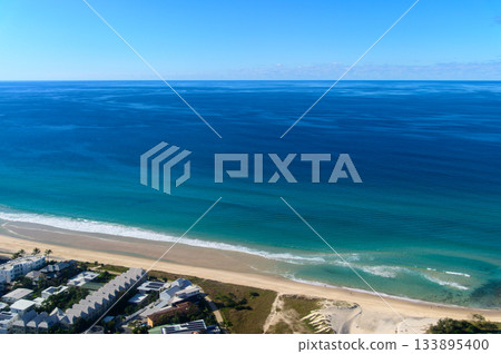 從降落的飛機上看到的黃金海岸美景 從降落的飛機上看到的黃金海岸美景 133895400