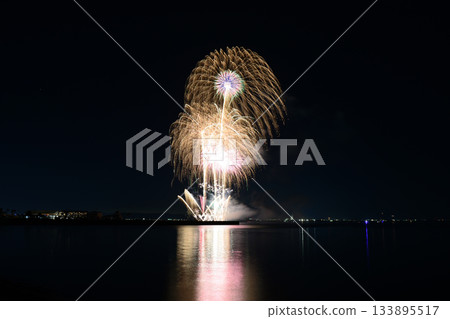 Fireworks that brighten up winter evenings <Fireworks Koshien 2025> 133895517