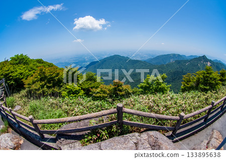 A spectacular view of the fresh greenery of Mount Gozaisho from Choyodai Square (Komono Town, Mie Prefecture) A spectacular view of the fresh greenery of Mount Gozaisho from Choyodai Square (Komono Town, Mie Prefecture) 133895638