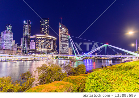 澳洲布里斯班美麗的夜景 澳洲布里斯班美麗的夜景 133895699