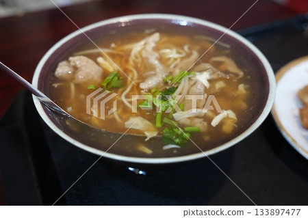 台灣迷人的飲食文化:深受當地人喜愛的二線美食和傳統菜餚 台灣迷人的飲食文化:深受當地人喜愛的二線美食和傳統菜餚 133897477