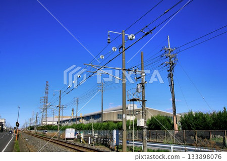 A "dead section" is a section that is located at the boundary between DC and AC electrified sections. A "dead section" is a section that is located at the boundary between DC and AC electrified sections. 133898076