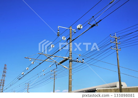 「死區」指位於直流電氣化區及交流電氣化區邊界處的區段。 「死區」指位於直流電氣化區及交流電氣化區邊界處的區段。 133898081