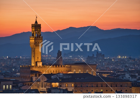 Palazzo Vecchio and Sunset 133898317