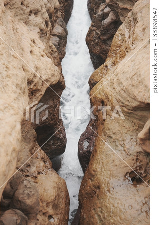 簡直像火星！野柳地質公園神秘壯麗的景色，是您台灣之旅的必遊之地。 133898542
