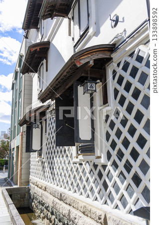 Matsumoto City's historic streets and streetscape lined with kura-zukuri architecture 133898592