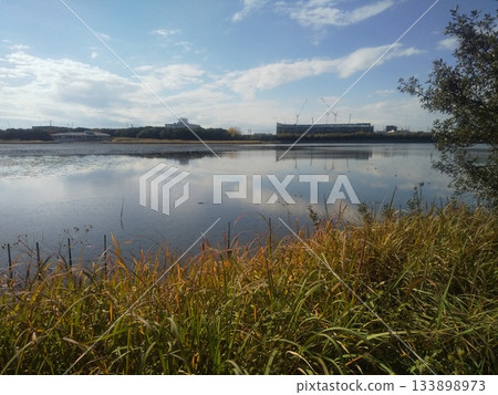 八日形公園的藍天白雲 133898973