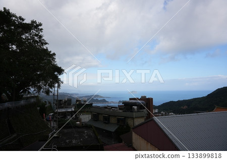從山上俯瞰大海 從山上俯瞰大海 133899818