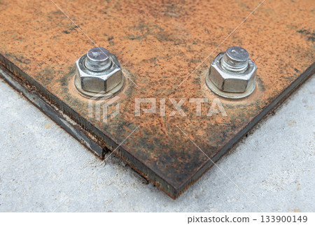 Bolted joint of metal plates 133900149